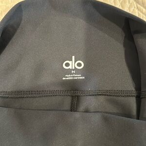 Black ALO size Medium leggings